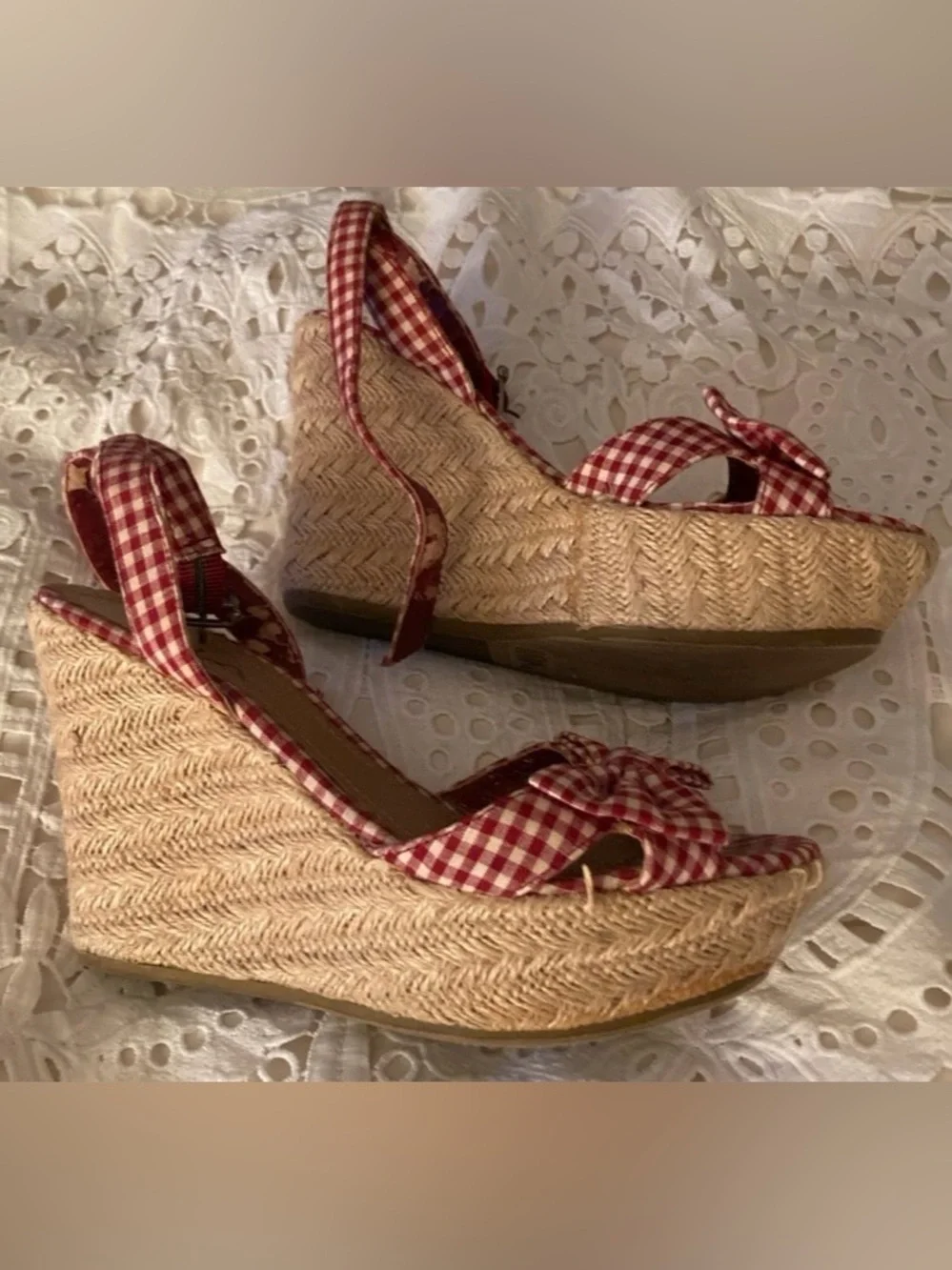MIA Aleena red-and-white gingham espadrille wedge sandals. Size 7and1/2